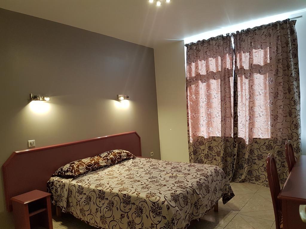 Hotel Coq Hardi Lille Bagian luar foto