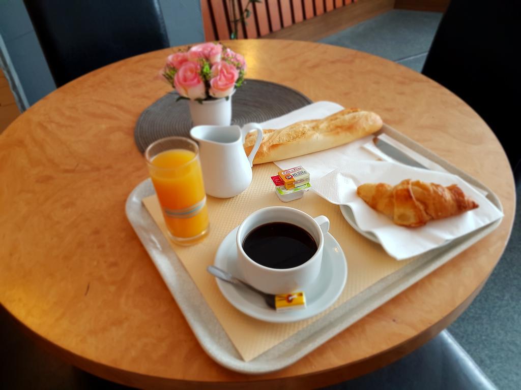 Hotel Coq Hardi Lille Bagian luar foto